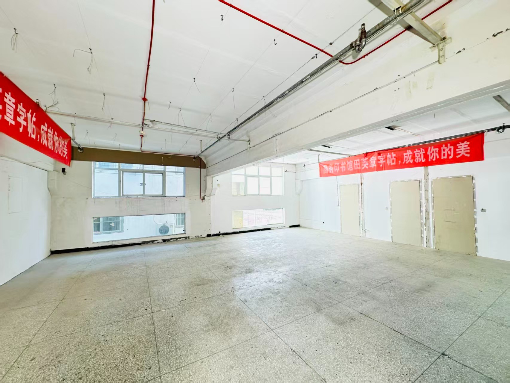 聂泰路重点吸引人工智能应用、数字经济、电商直播、智能制造服务、软件开发、科技创新企业及创业团队入驻